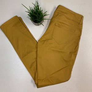 Mustard skinny jeans